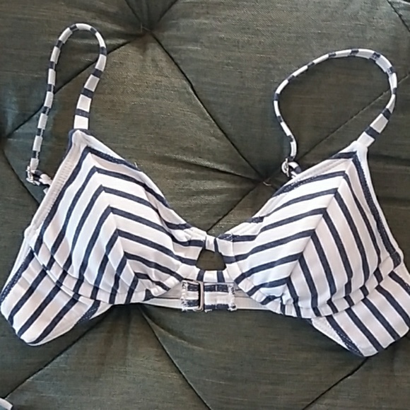 Striped bikini - Picture 2 of 4